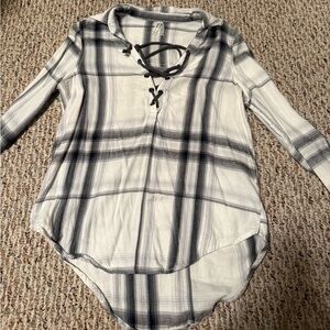 Mudd Black and White Plaid Long Sleeve Top